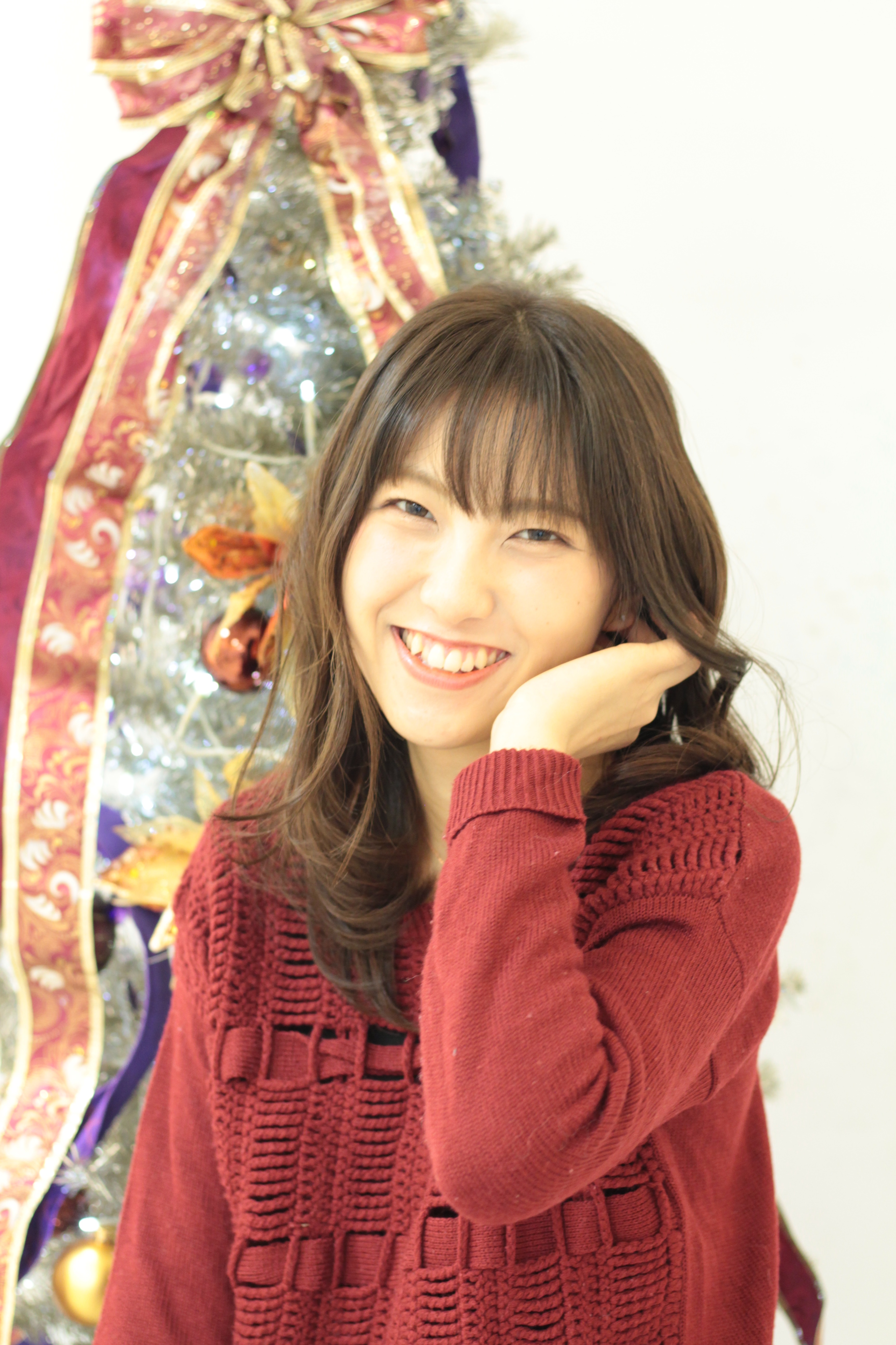 ストレートセミディ＆上品なフェミニンスタイル